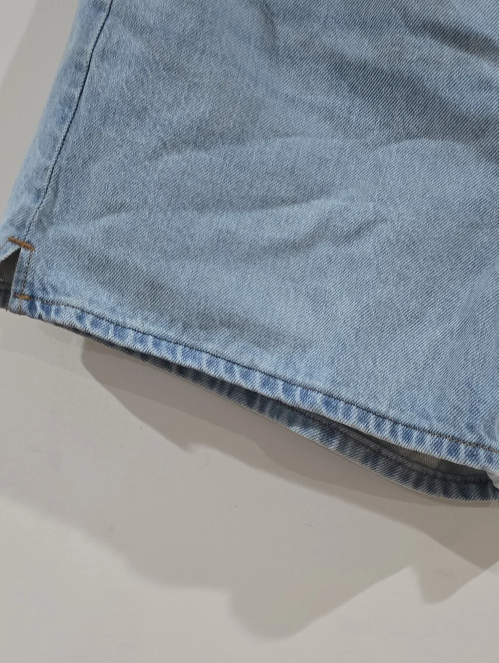 Universal Thread Women's 90s Baggy Denim Shorts Light Wash Mid Rise Size 6